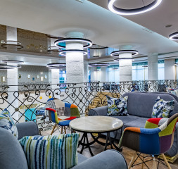 5Lobby_3.jpg