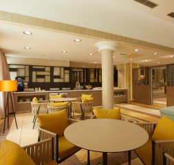 BAR_Preferred_Club_Lounge_1.jpg