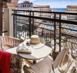 Balcony_1.jpg