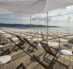 Bar_Beach_Terrace.jpg