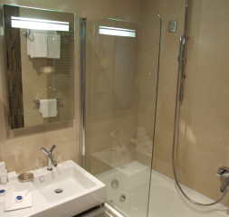 Bathroom-Astoria.JPG
