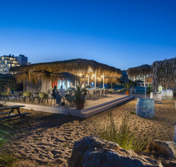 Beach_12.jpg