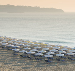 Beach_1.jpg