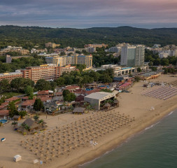 Beach_1.jpg