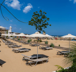 Beach_1.jpg