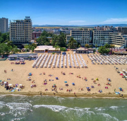 Beach_2.jpg