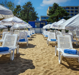 Beach_5.jpg