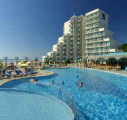 Boriana_pool_2.jpg