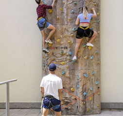 Entertainment_Climbing_Wall_1.jpg