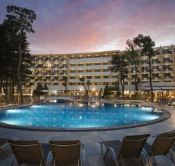 FFF_night_pool_KSP52261.jpg