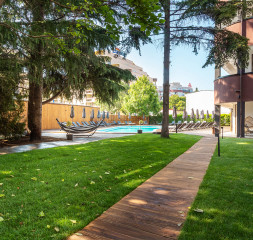Garden_2.jpg