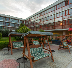 Garden_3.jpg
