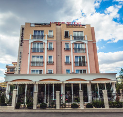 Hotel_Exterior_10.jpg