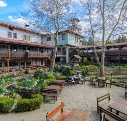 Hotel_Exterior_11.jpg