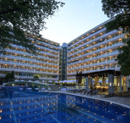 Hotel_Exterior_12.jpg