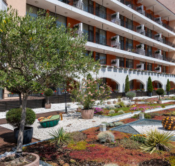 Hotel_Exterior_12.jpg