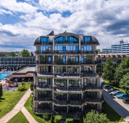 Hotel_Exterior_13.jpg