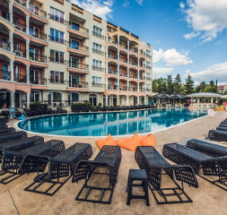 Hotel_Exterior_14.jpg