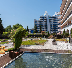Hotel_Exterior_14.jpg