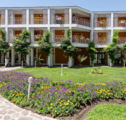 Hotel_Exterior_15.jpg