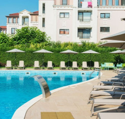 Hotel_Exterior_15.jpg