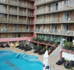 Hotel_Exterior_19.jpeg