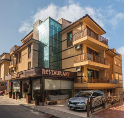 Hotel_Exterior_1.jpg