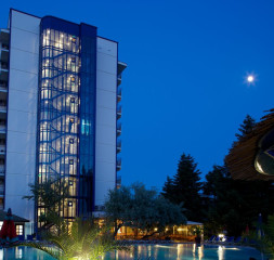 Hotel_Exterior_1.jpg