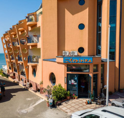 Hotel_Exterior_1.jpg