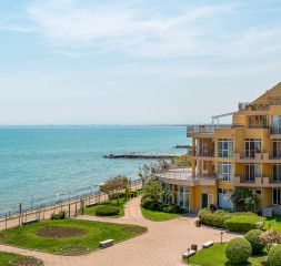 Hotel_Exterior_1.jpg