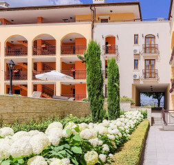 Hotel_Exterior_1.jpg