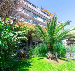 Hotel_Exterior_1.jpg