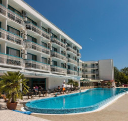 Hotel_Exterior_2.jpeg