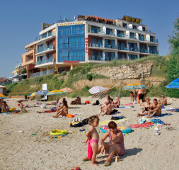 Hotel_Exterior_2.jpg