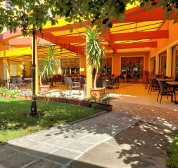 Hotel_Exterior_2.jpg