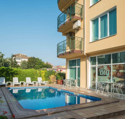 Hotel_Exterior_2.jpg