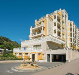 Hotel_Exterior_3.jpg