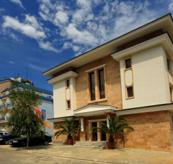 Hotel_Exterior_4.jpg