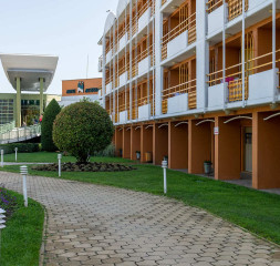 Hotel_Exterior_4.jpg