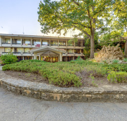 Hotel_Exterior_4.jpg