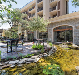 Hotel_Exterior_4.jpg