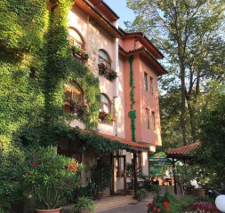 Hotel_Exterior_4.jpg