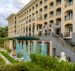 Hotel_Exterior_4.jpg