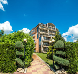 Hotel_Exterior_4.jpg