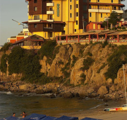 Hotel_Exterior_4.jpg