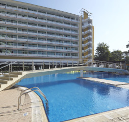 Hotel_Exterior_4.jpg