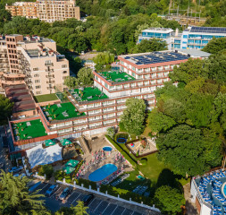 Hotel_Exterior_4.jpg