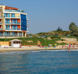 Hotel_Exterior_4.jpg