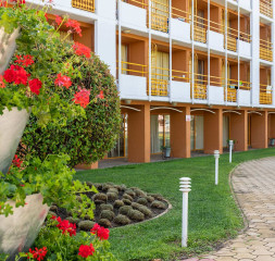 Hotel_Exterior_5.jpg