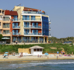 Hotel_Exterior_5.jpg